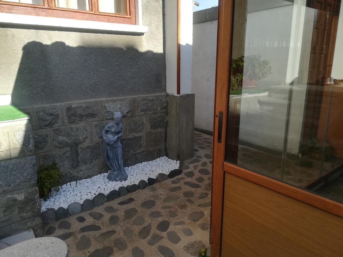 Guest House Ganovi カロファー エクステリア 写真